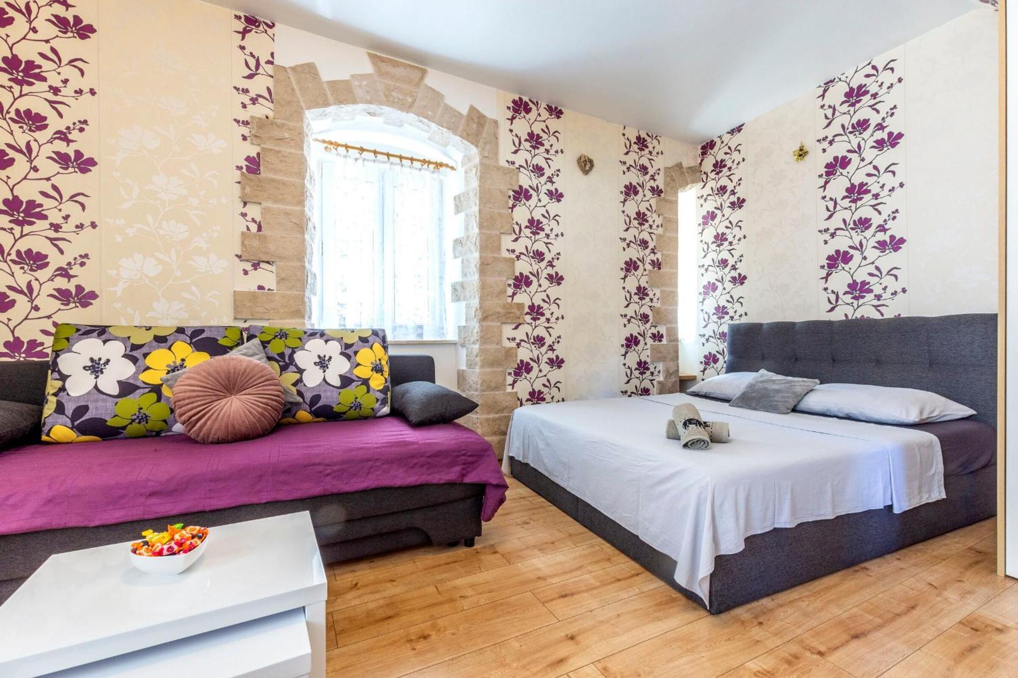 Center With Jacuzzi Apartment *