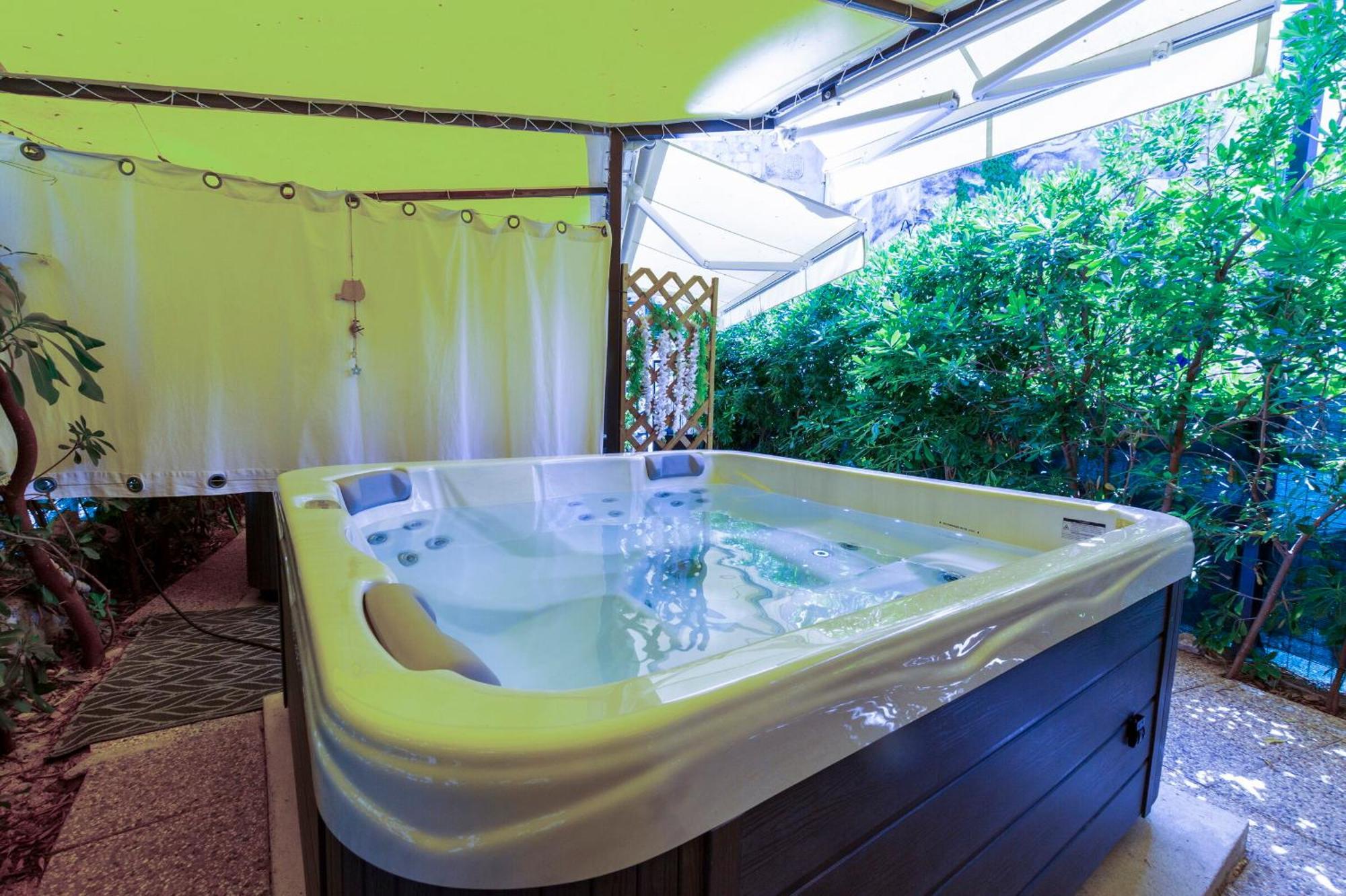 Apartment Center With Jacuzzi *