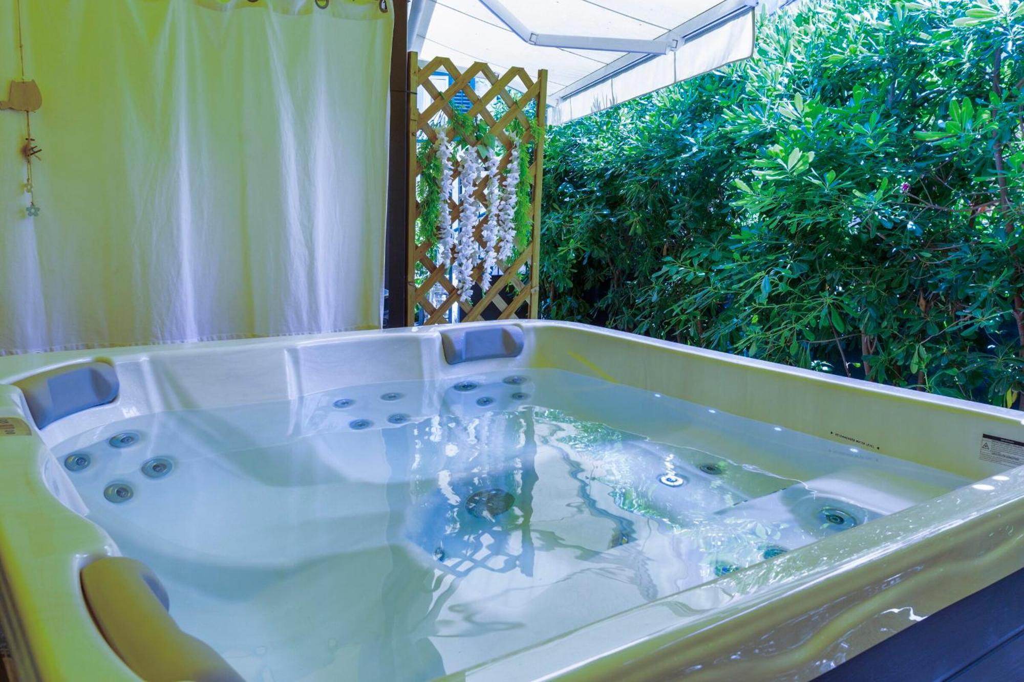 Center With Jacuzzi Apartment *